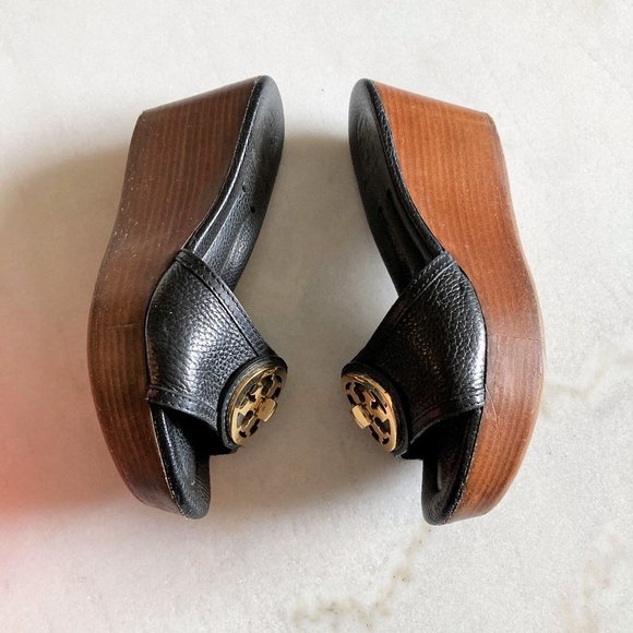 Tory Burch Selma slide sandal black leather, gold turn lock logo, wood platform - Picture 7 of 12